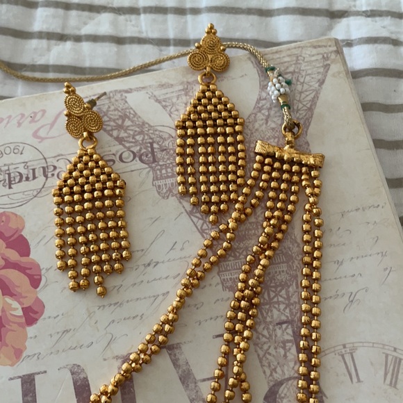 Gold necklace & earrings set - Picture 6 of 12